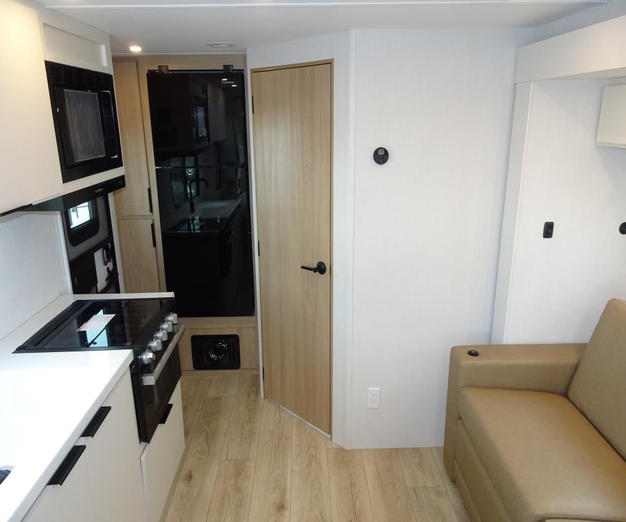 Thrive/18FBS/2026 image-1