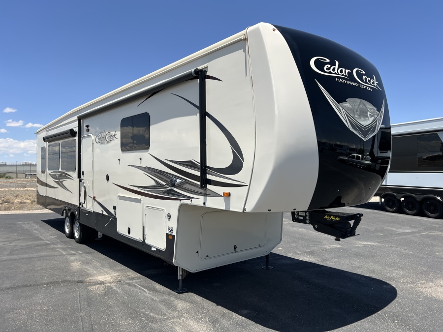 2021 Forest River CEDAR CREEK HATHAWAY 38DBRK  for Sale in FREMONT, CA