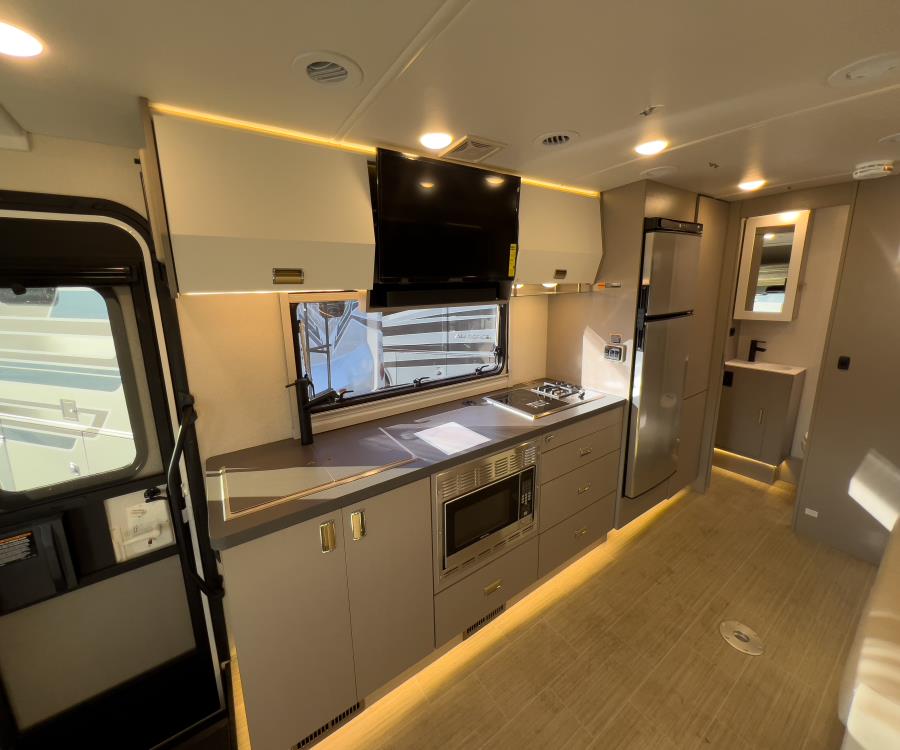 View/24D/2026 image-9