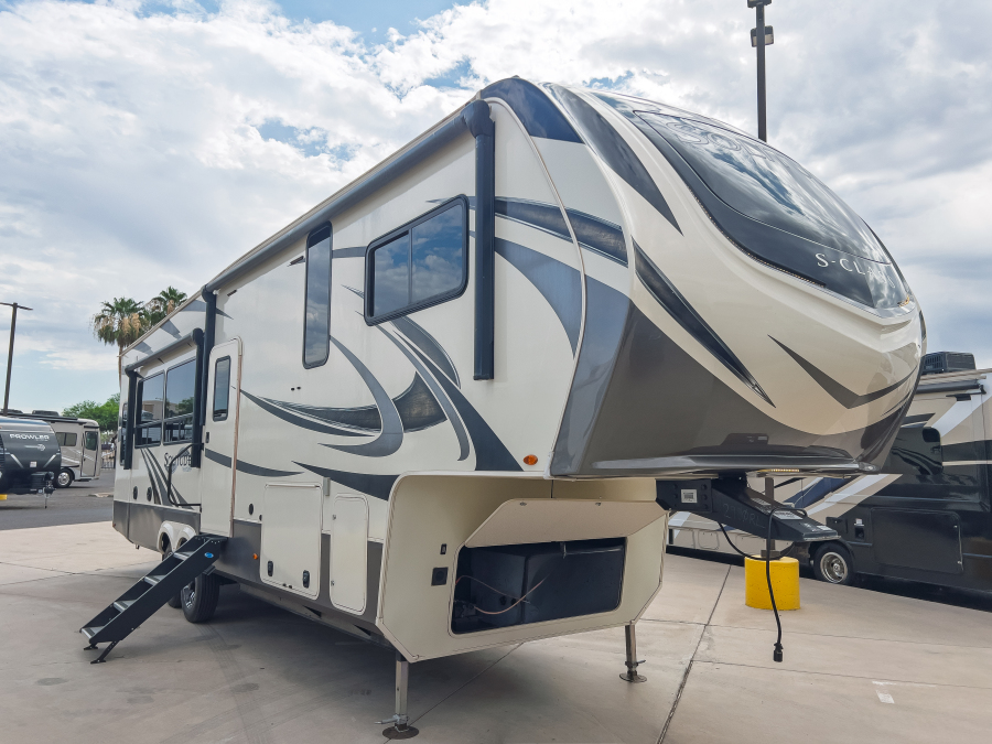 2021 Grand Design SOLITUDE 2930RL for Sale in FREMONT, CA