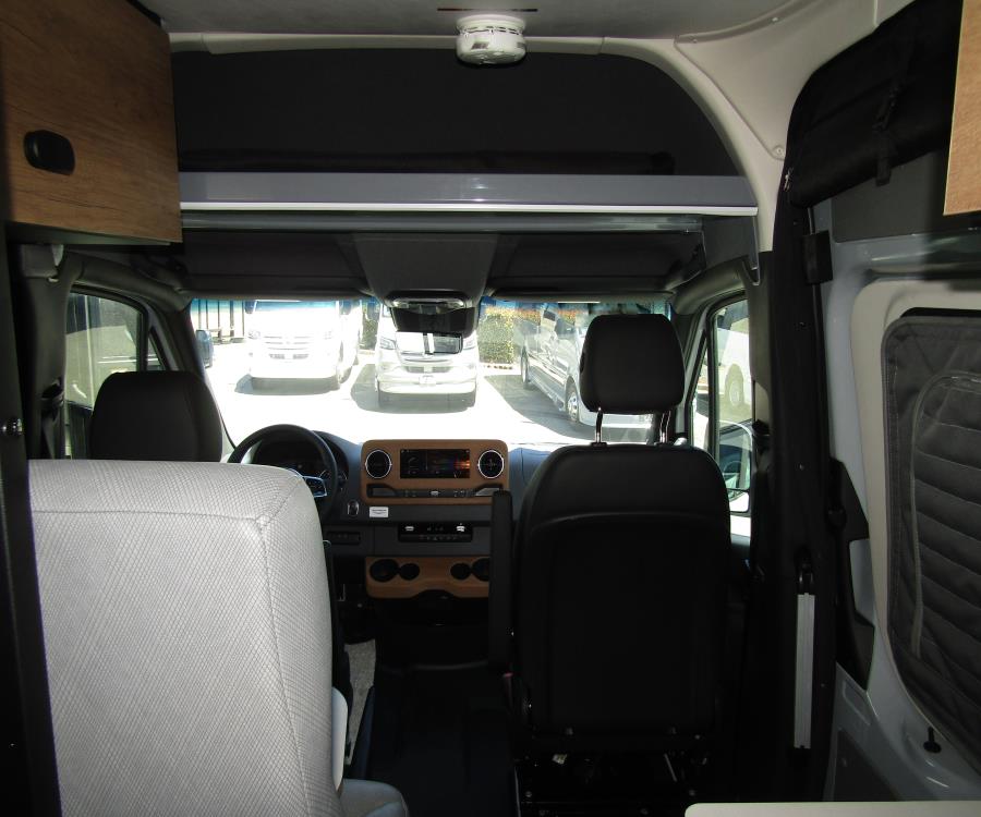 2025 Revel/44E/2025 image-2