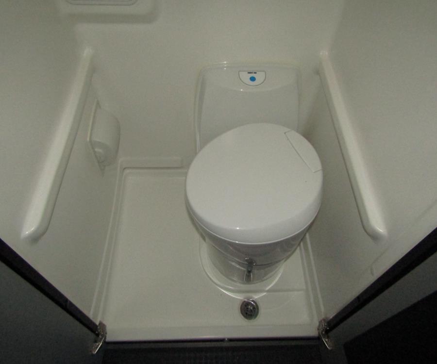 2025 Revel/44E/2025 image-7